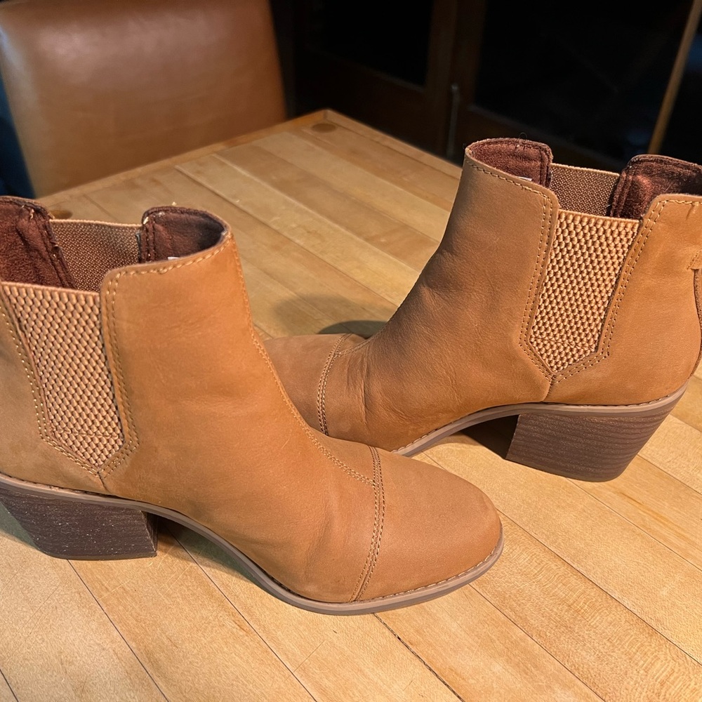 Toms leather boots